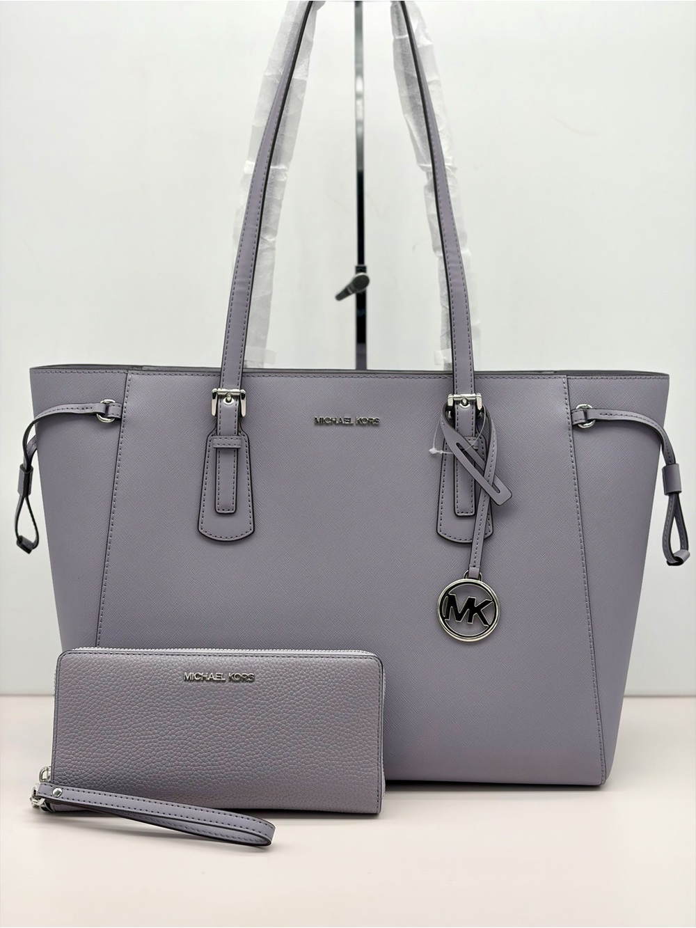 Michael Kors Voyager Large Saffiano Leather Tote Shoulder Bag and Wallet Set - Picture 1 of 13